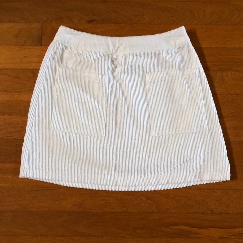 Forever 21 white corduroy skirt. EUC.